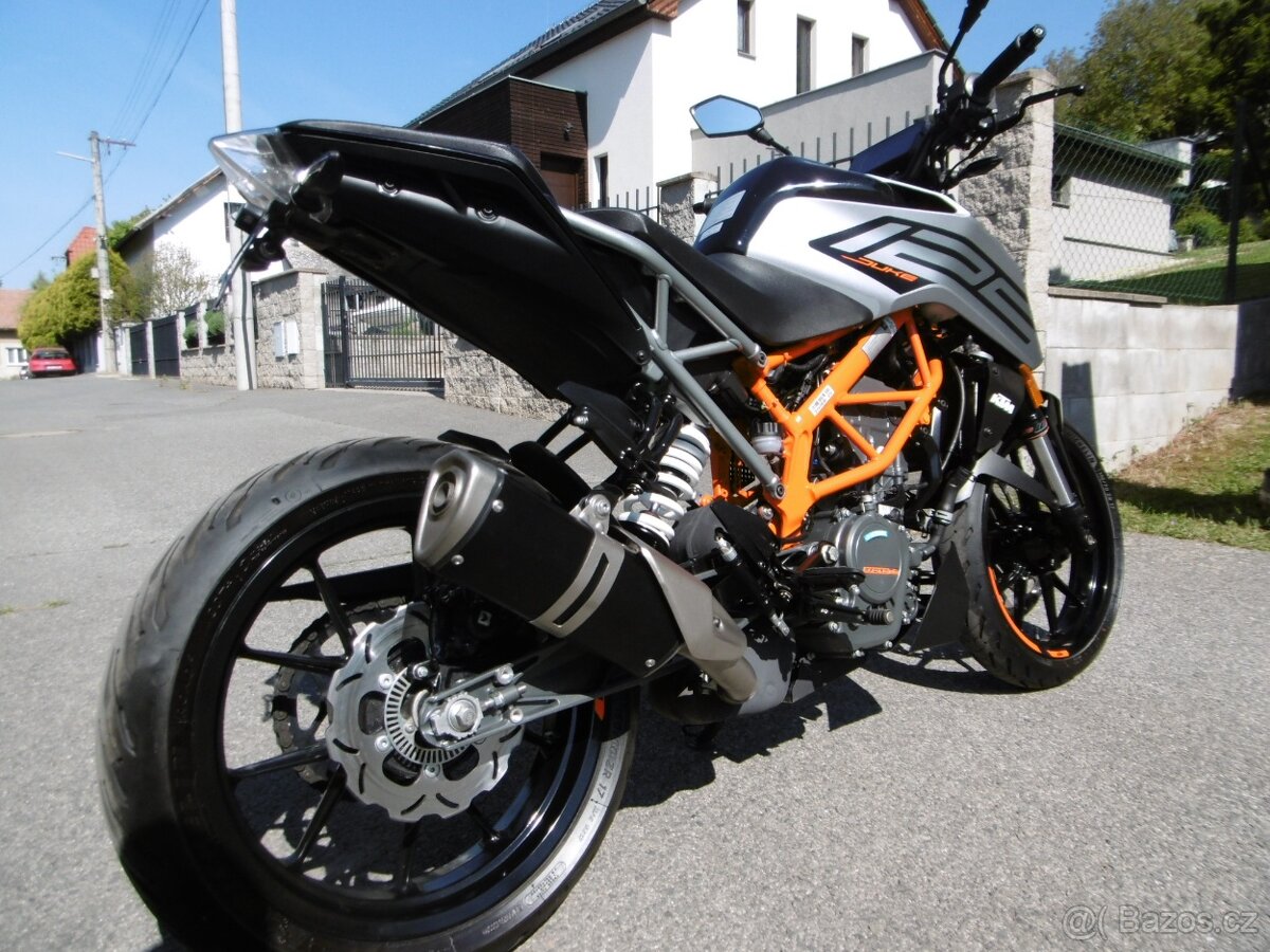KTM DUKE 125 - 2022 - 9466km - PERFEKTNÍ STAV