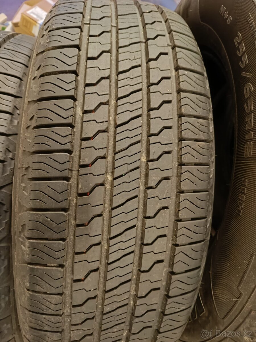 Pneu GOODYEAR 255/65R18