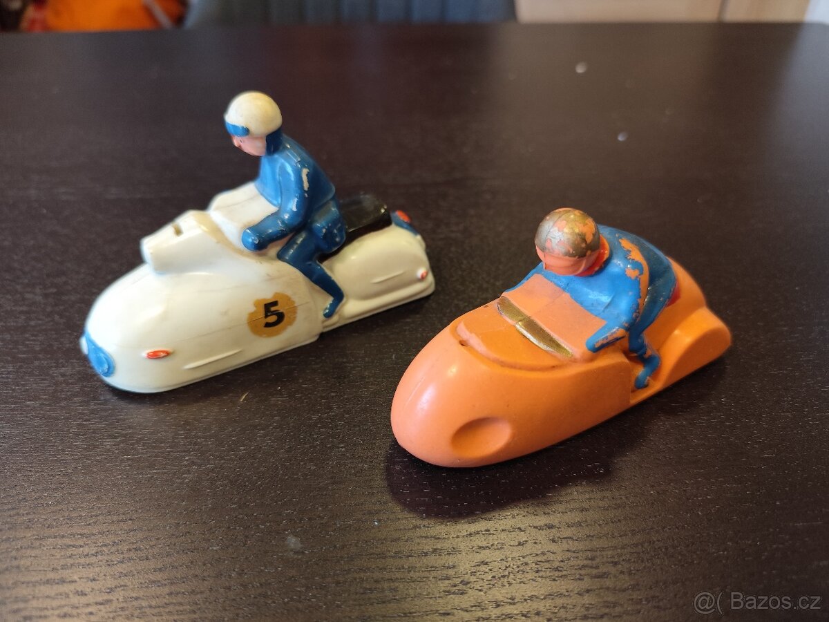staré hračky - mechanický stíhač výrobce Směr, ne ITES IGRA