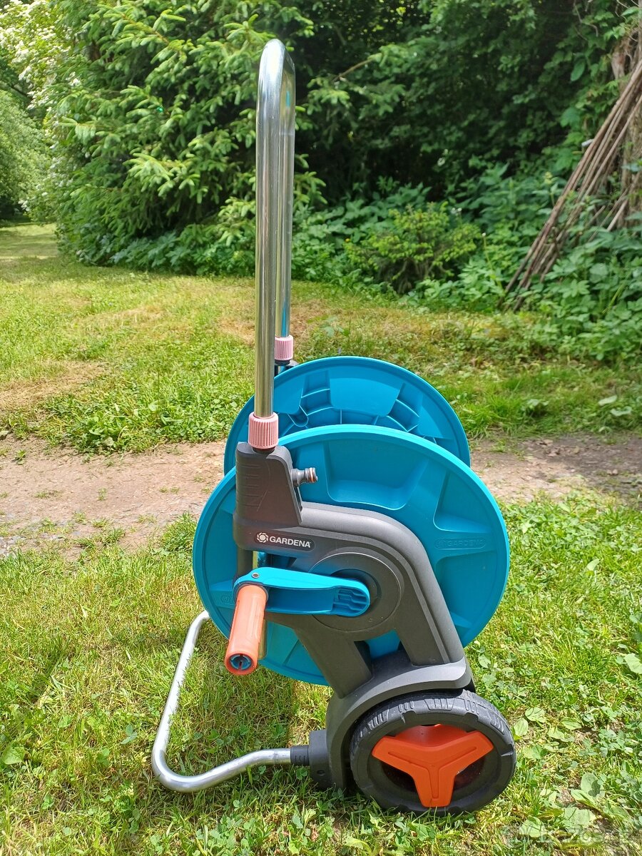 Vozík na hadici Gardena zánovní