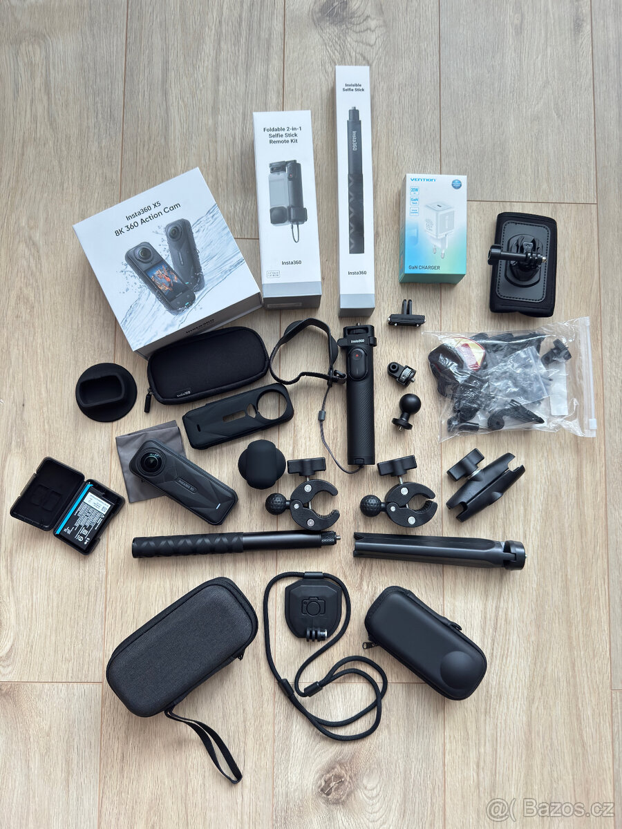 Akční kamera Insta360 X5, velké množství příslušenství