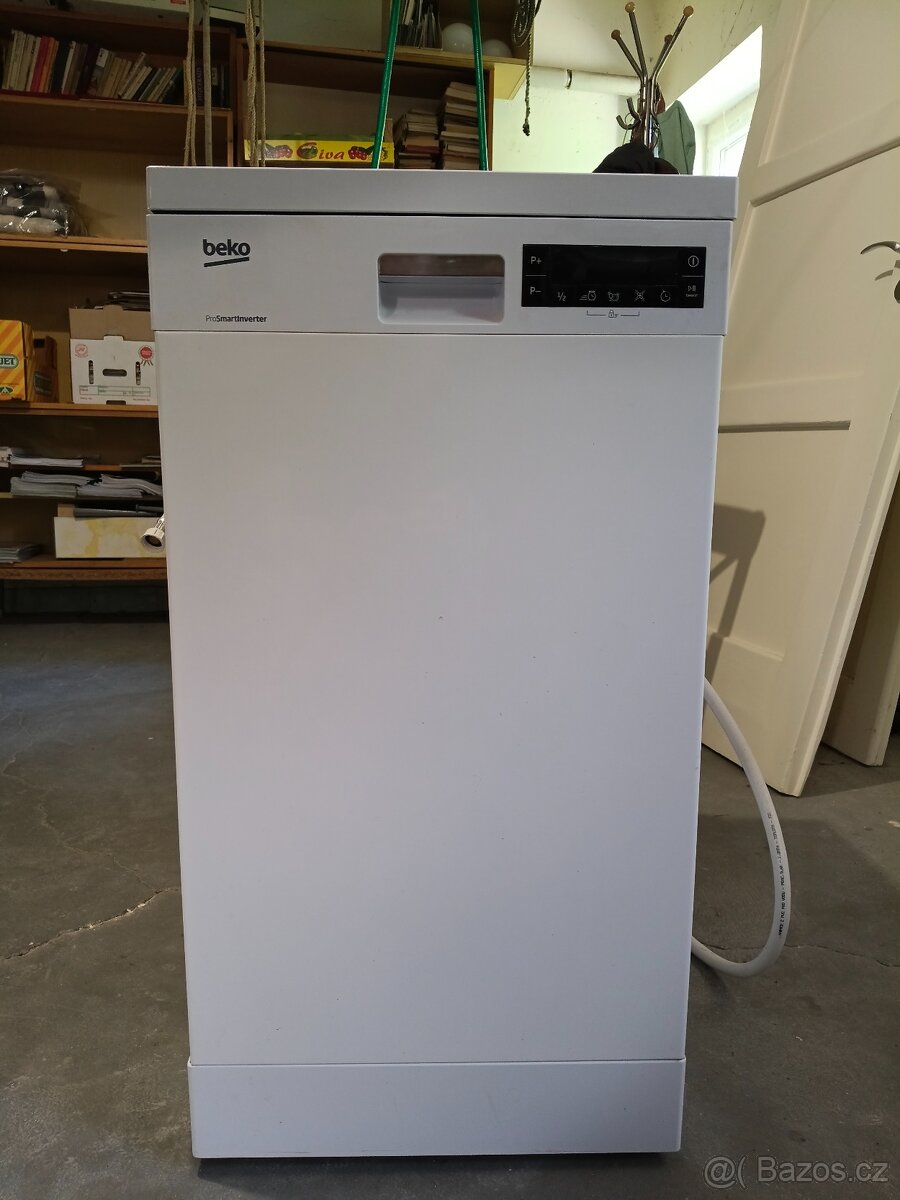 Myčka Becko Slim 45 cm