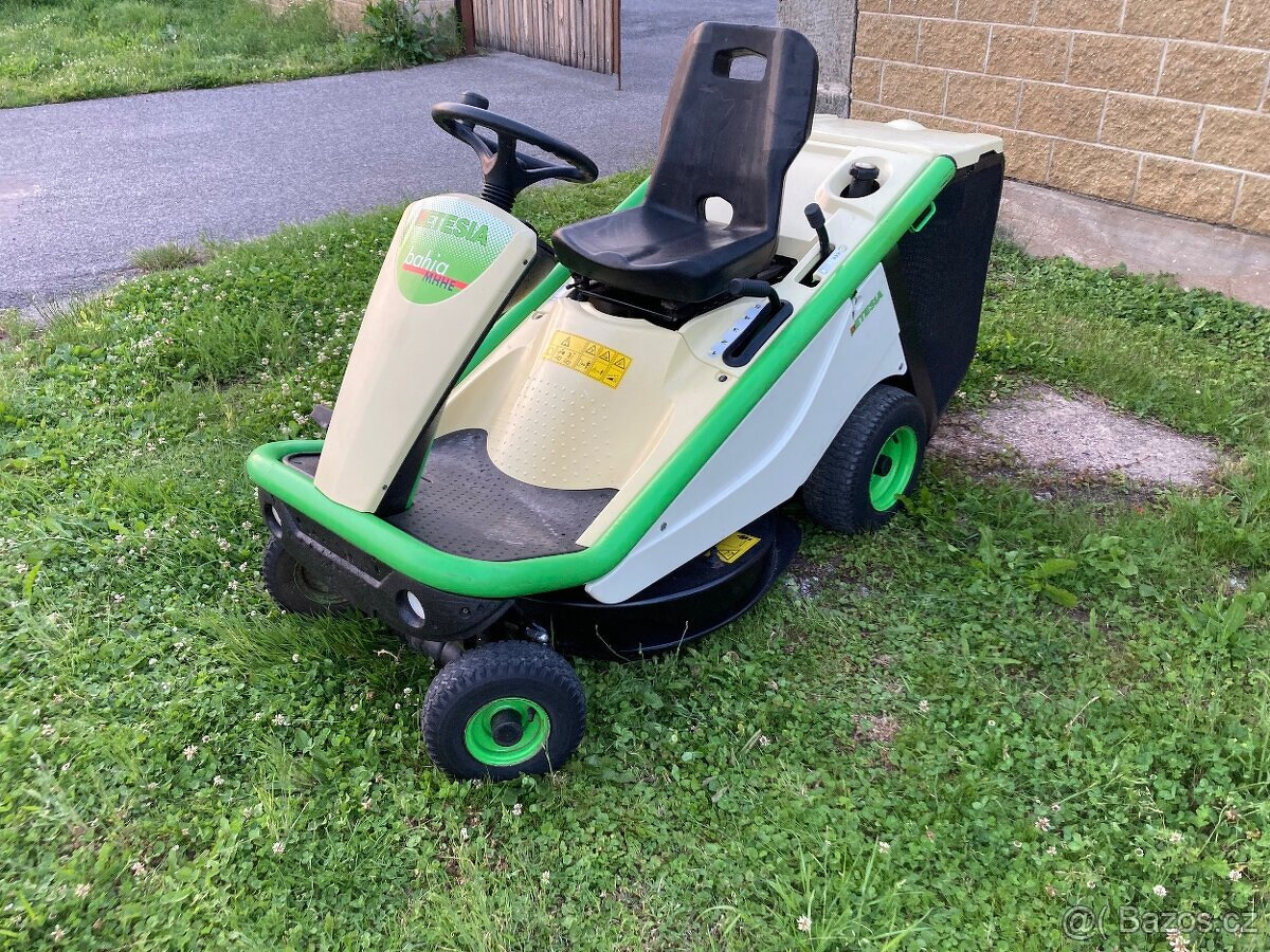 Zahradní traktor,profi rider Etesia Bahia 80