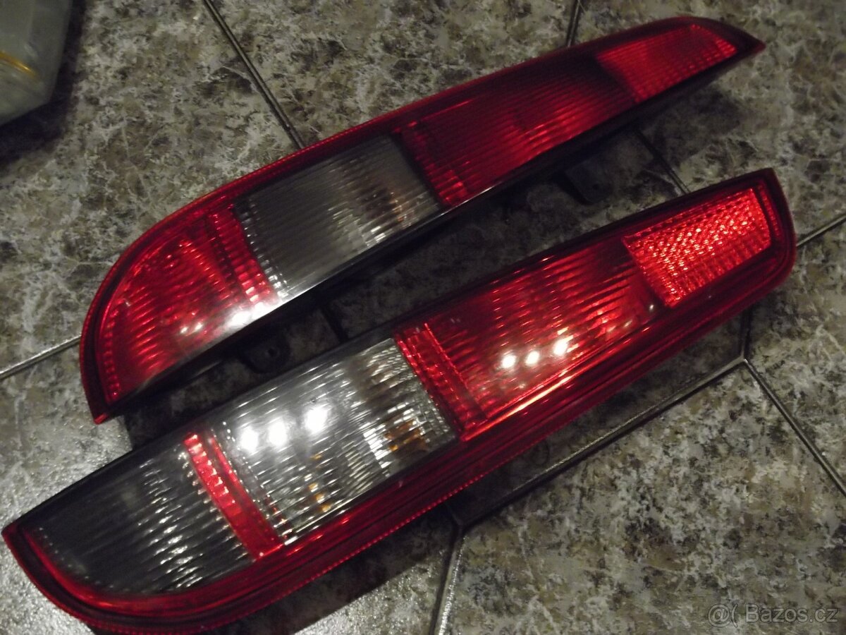 ZADNÍ SVĚTLA FORD FOCUS, KRÁSNÁ