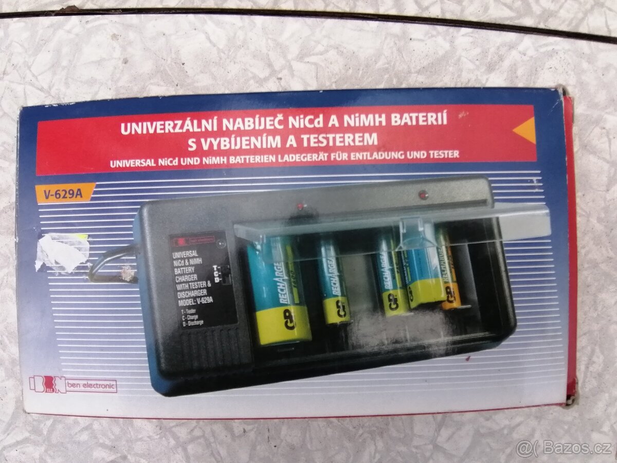 Nabíječka baterií univerzální