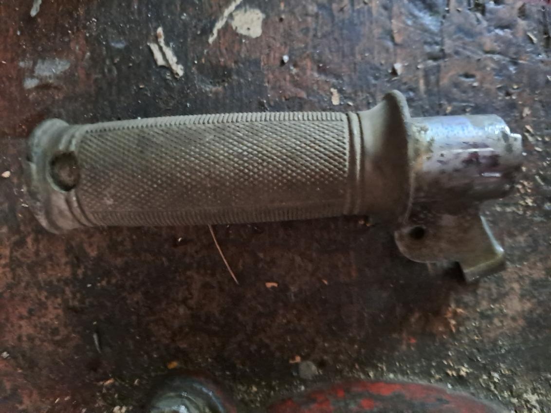 Moped Stadion, Jaweta, levá rukověť pro řazení