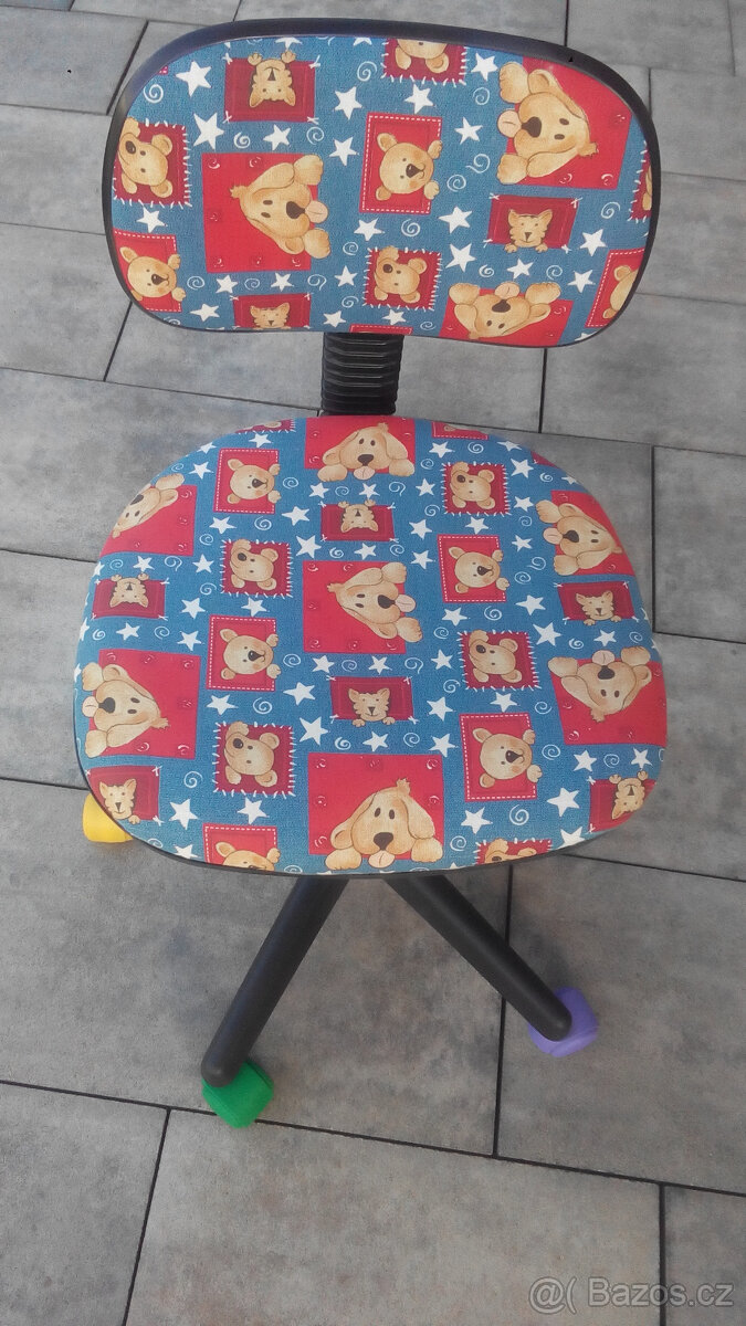 Dětská otočná židlička