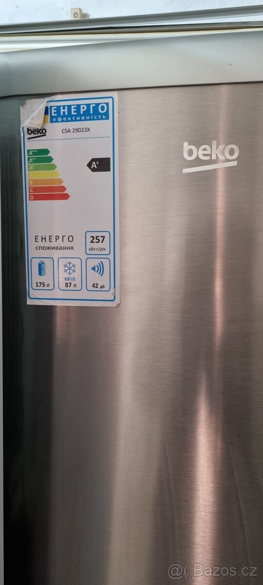 Lednice Beko stříbrná