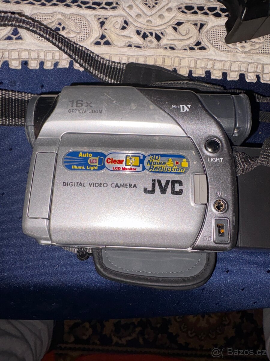 JVC MiniDV digitální videokamera – 16× zoom, funkční