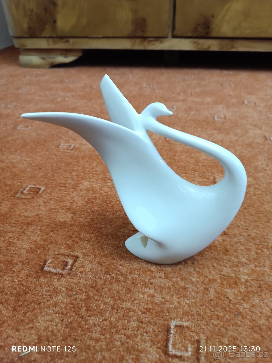 Porcelánová soška labuť Jaroslav Ježek royal dux brusel