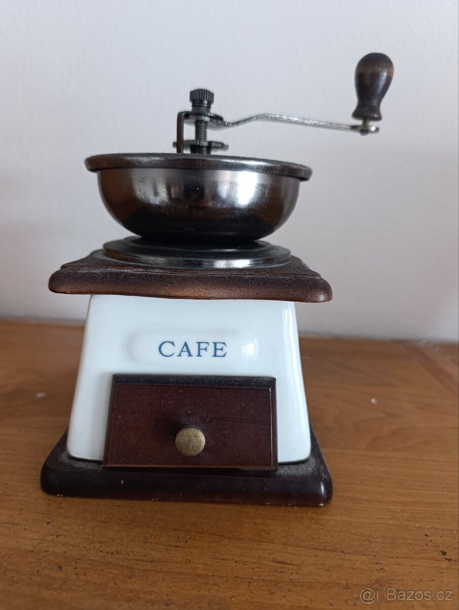 Mlýnek na kávu