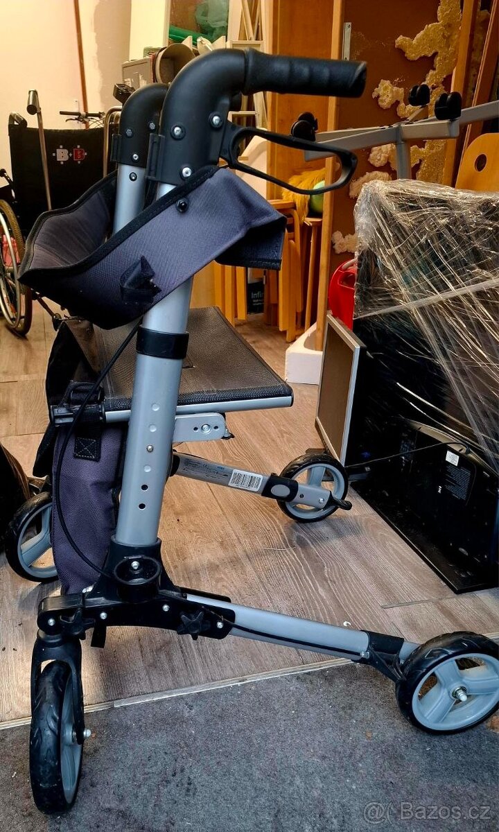 Lehké skládací chodítko -výborný stav