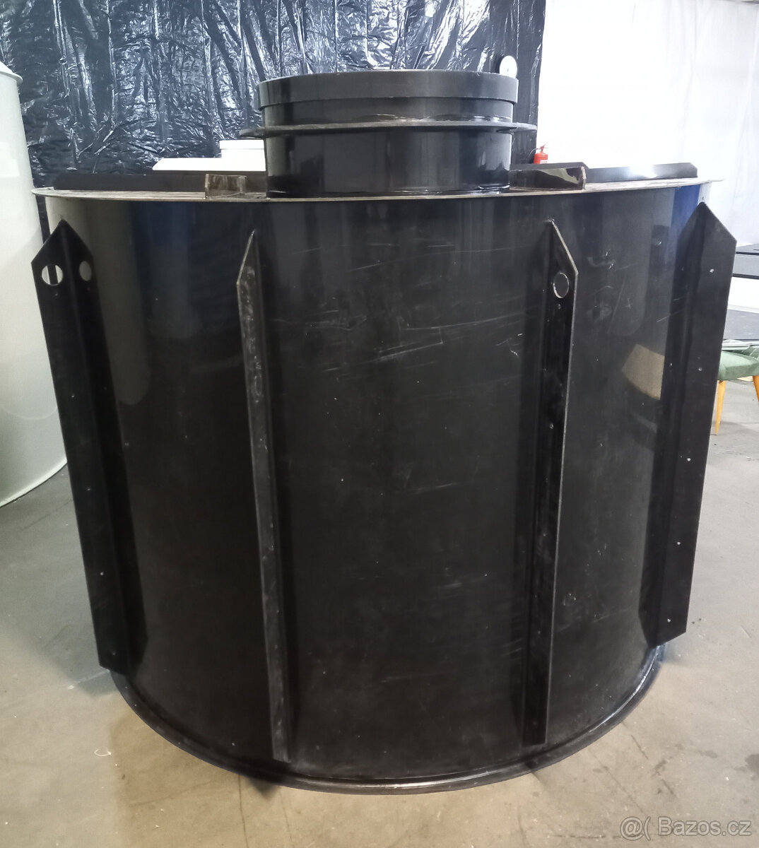 Retenční nádrž na vodu/jímka k obetonování - 5 m3