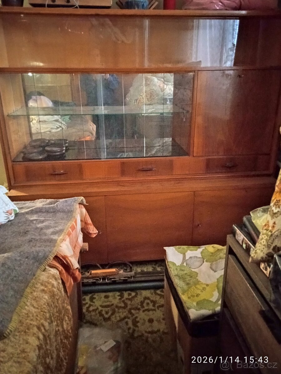 Starý obývací nábytek