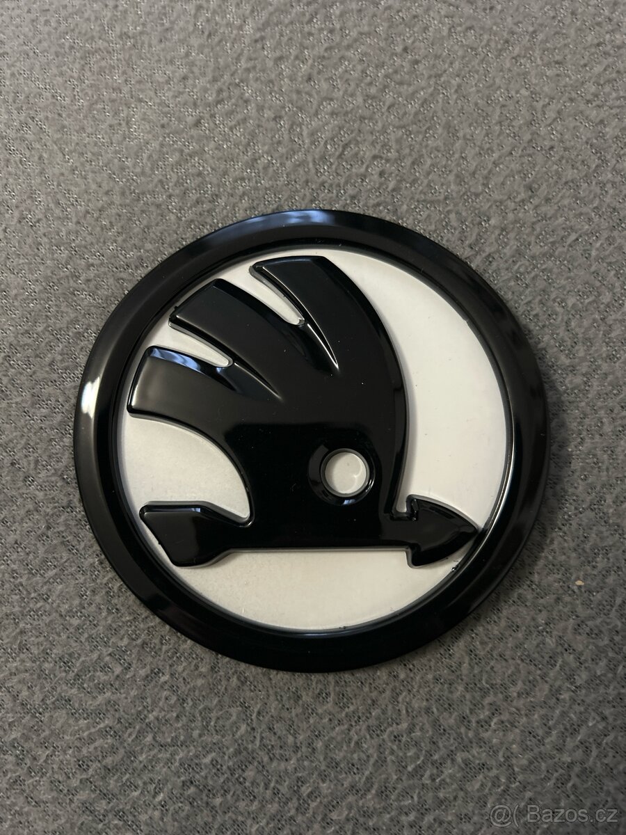 Přední znak Škoda 90mm Bílo černý