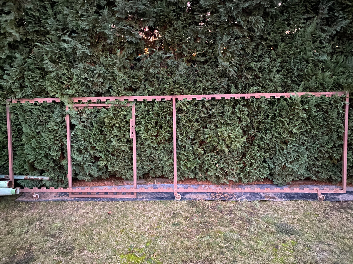 PRODÁM POUŽITOU BRÁNU A BRÁNKU