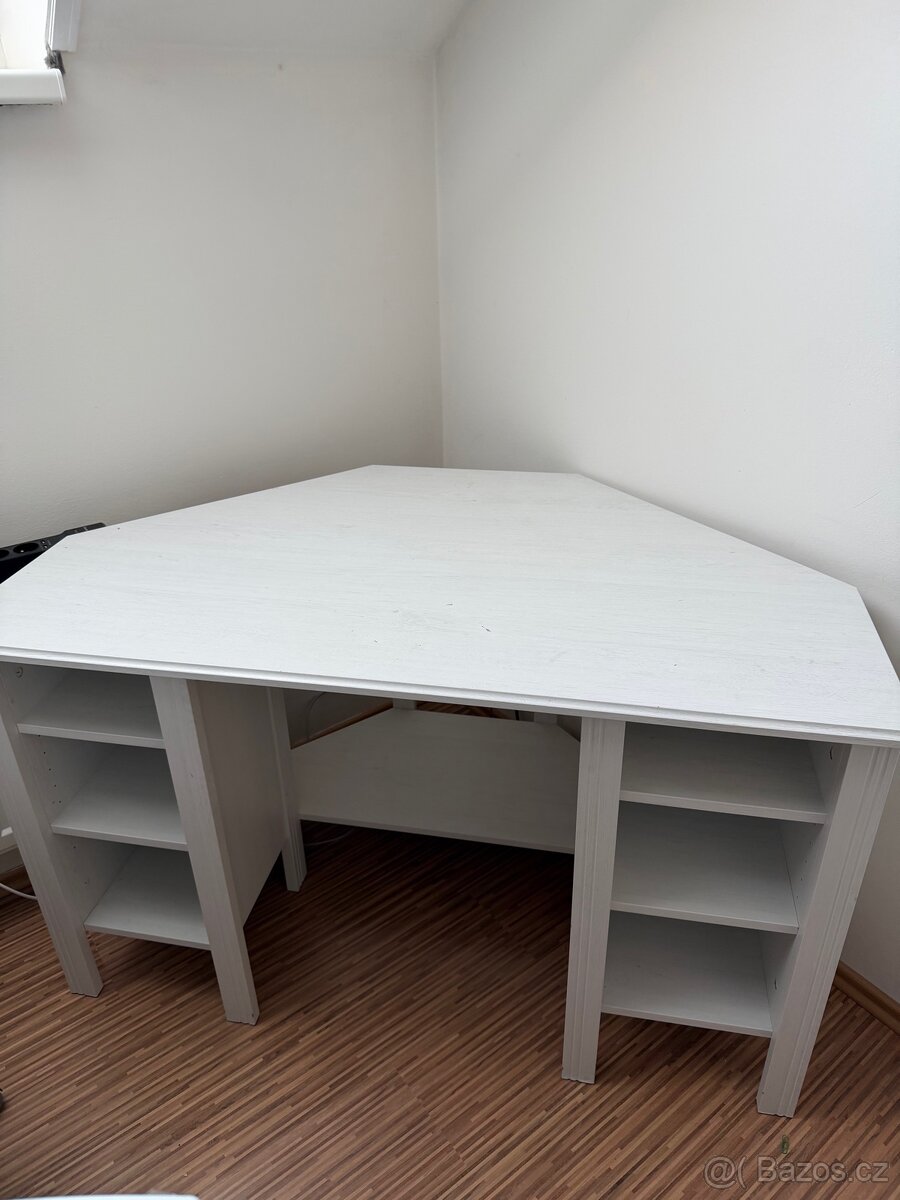 Psací stůl brusali