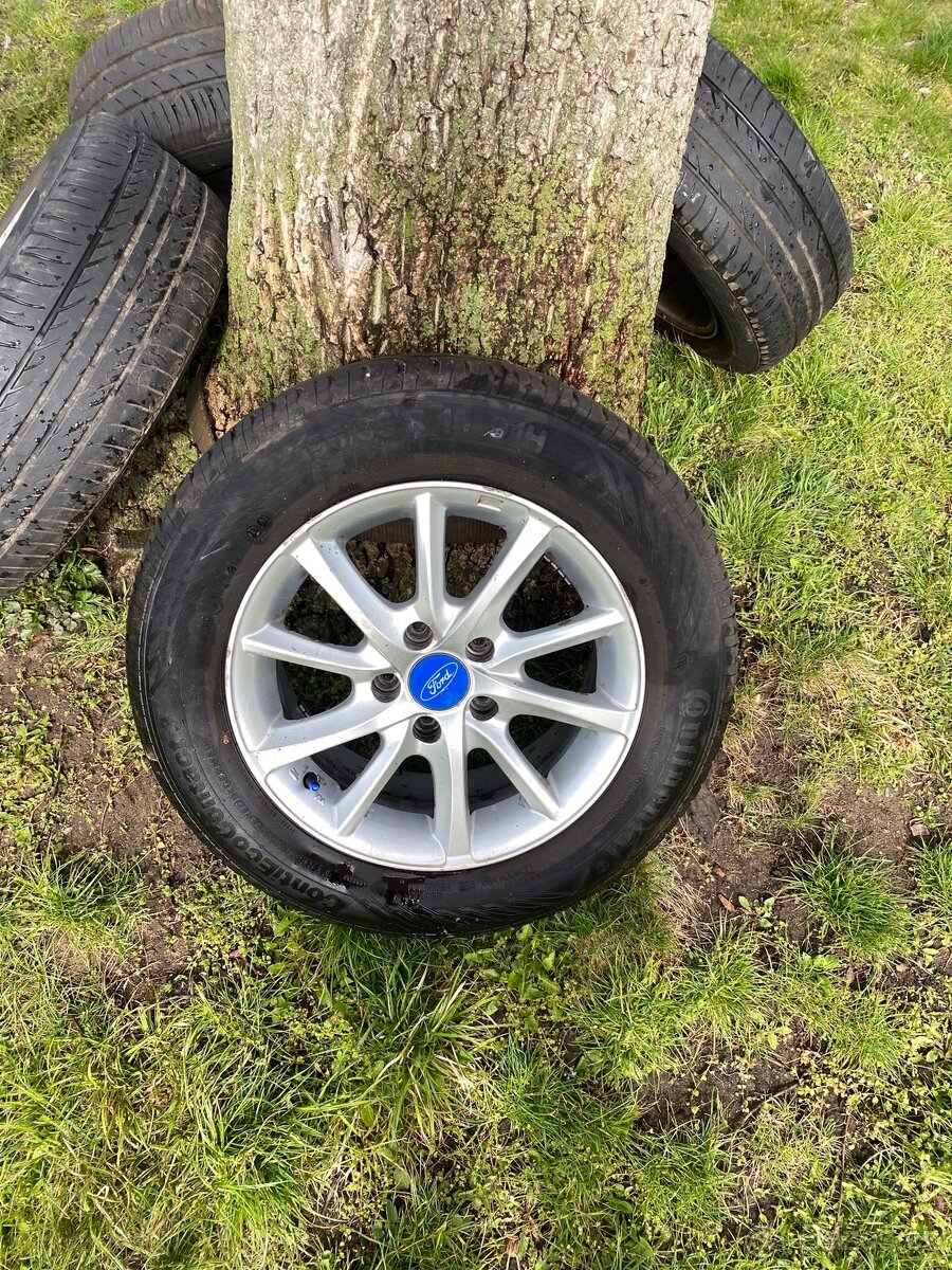 Alu kola 15 na Ford C-max.