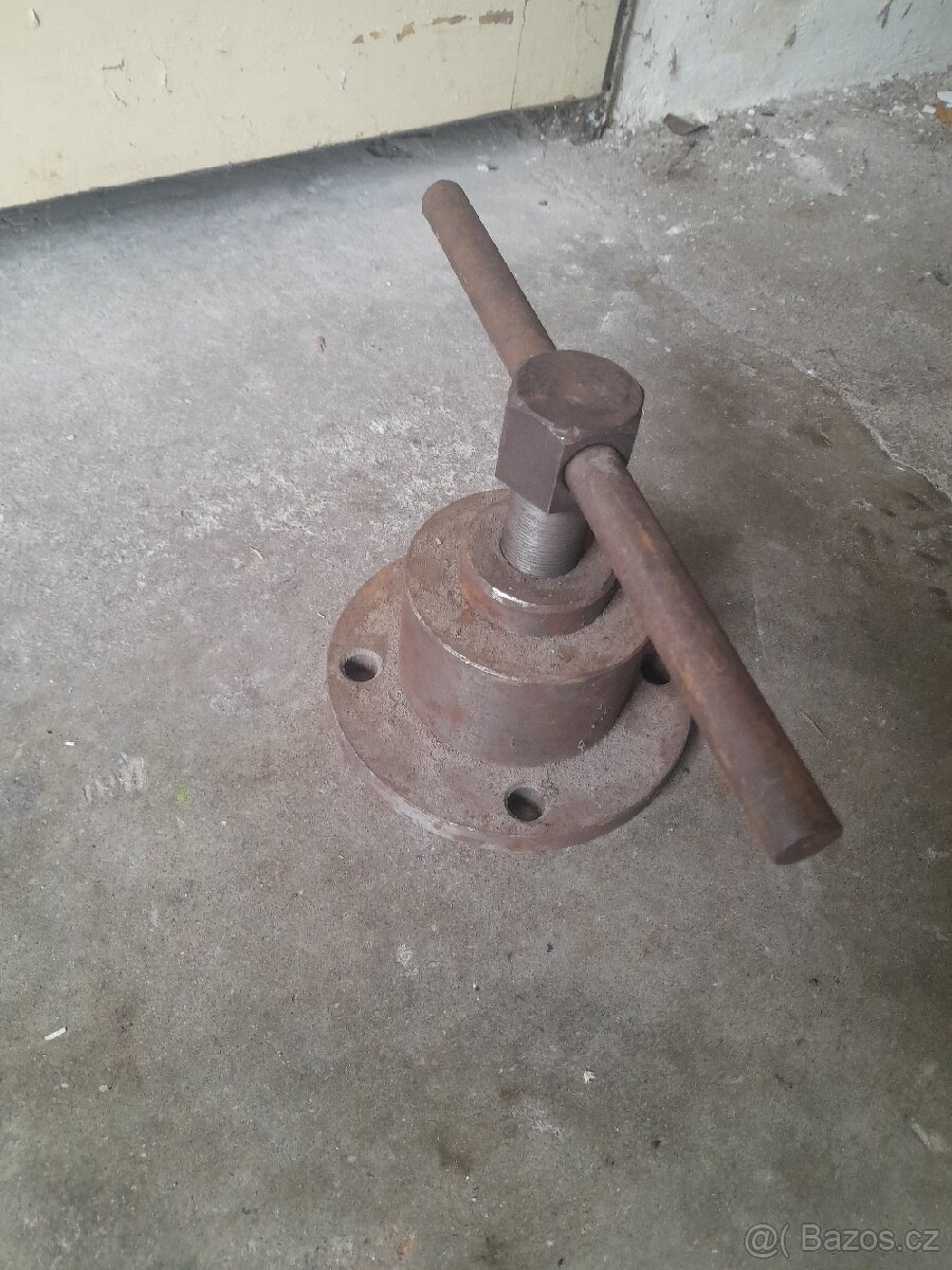 Stahovák bubnu Škoda 100 1000 120 130