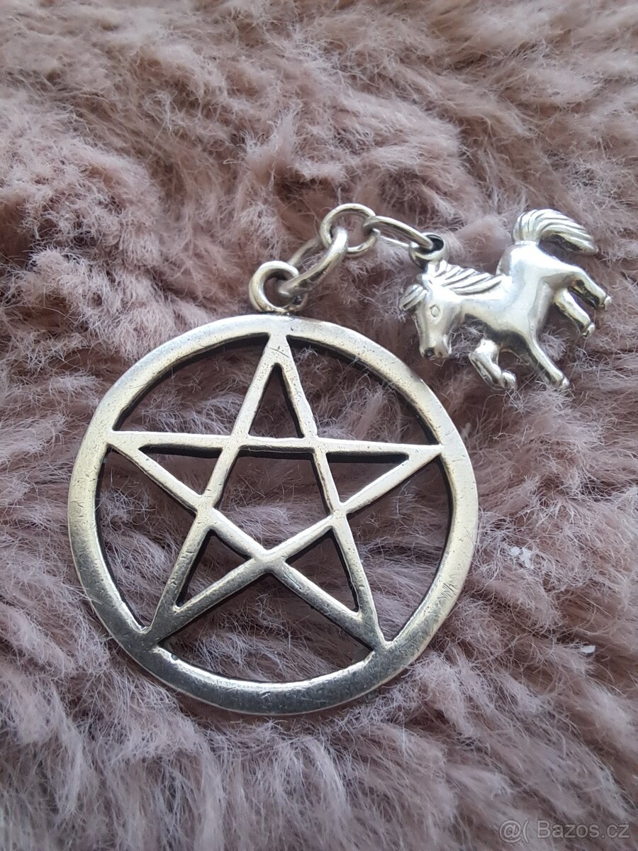 Stříbrný pentagram