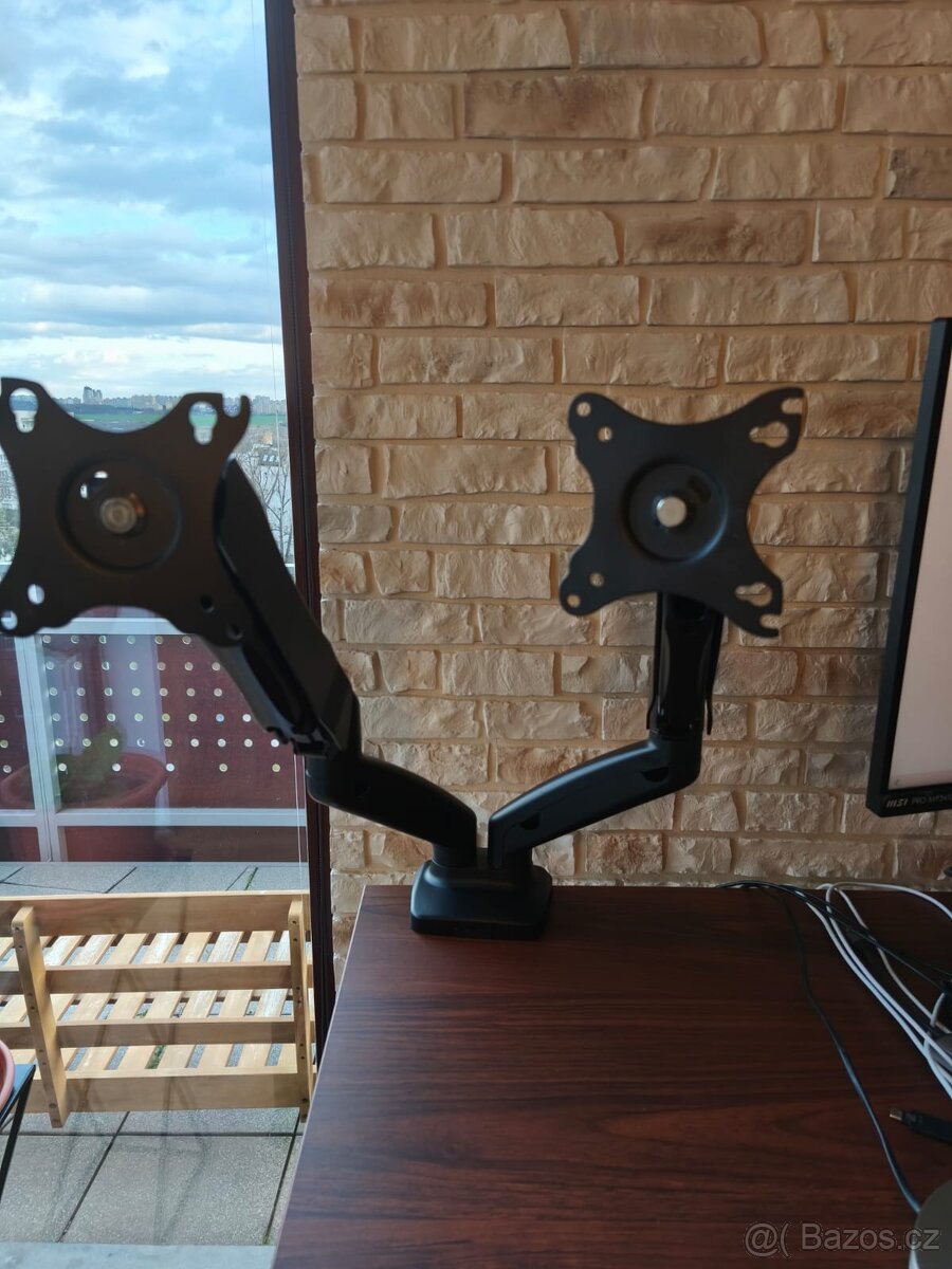 Alza ARM na dva monitory