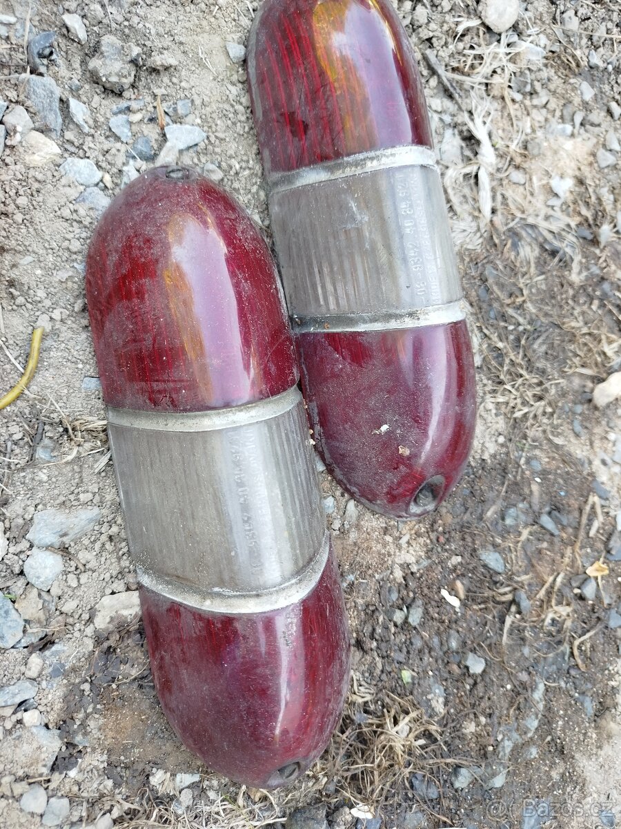 Plasty zadních světel tatra 603-1 tříoko pěkné