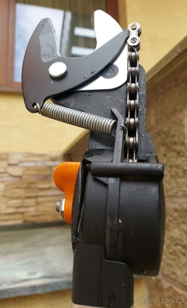 Teleskopické nůžky fiskars