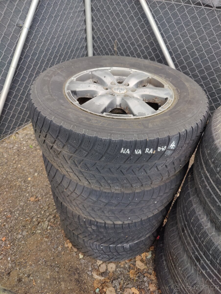 Nissan Navara D40 255/65 R16 (66)