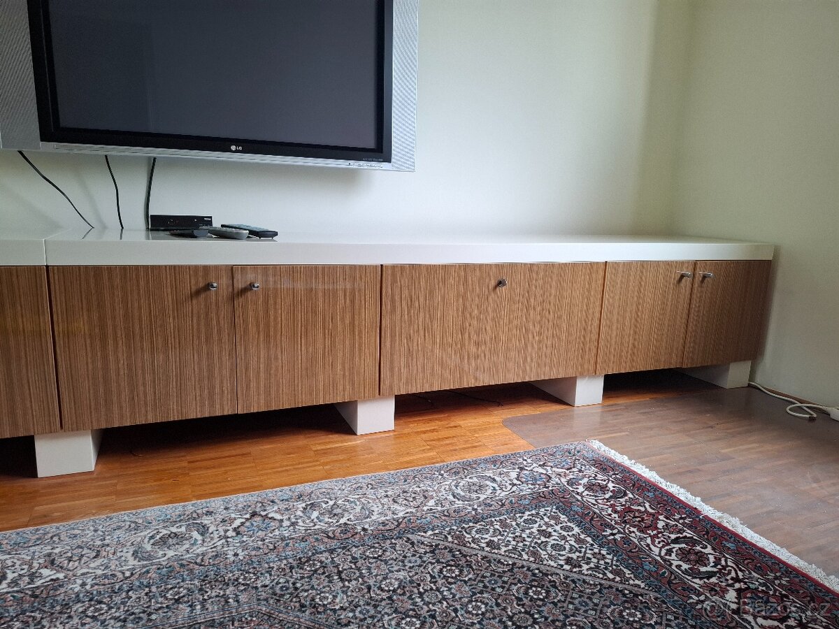 Televizní skříňka za odvoz