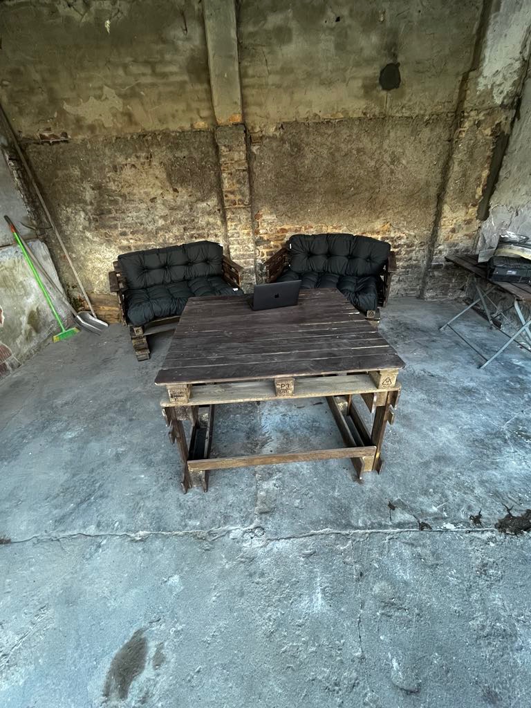 Paletový nábytek vlastní výroby včetně polstrů