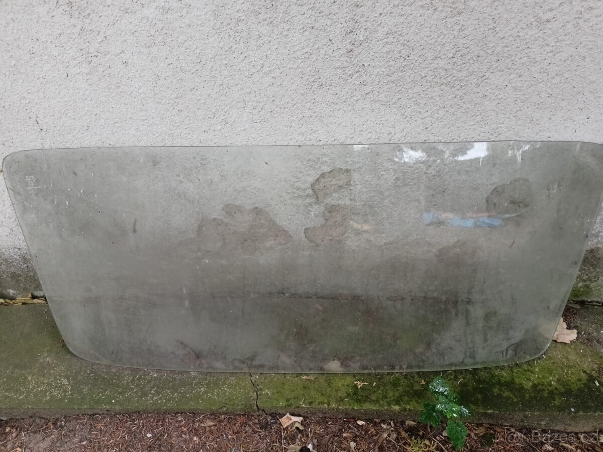 zadní sklo na Fiat 850