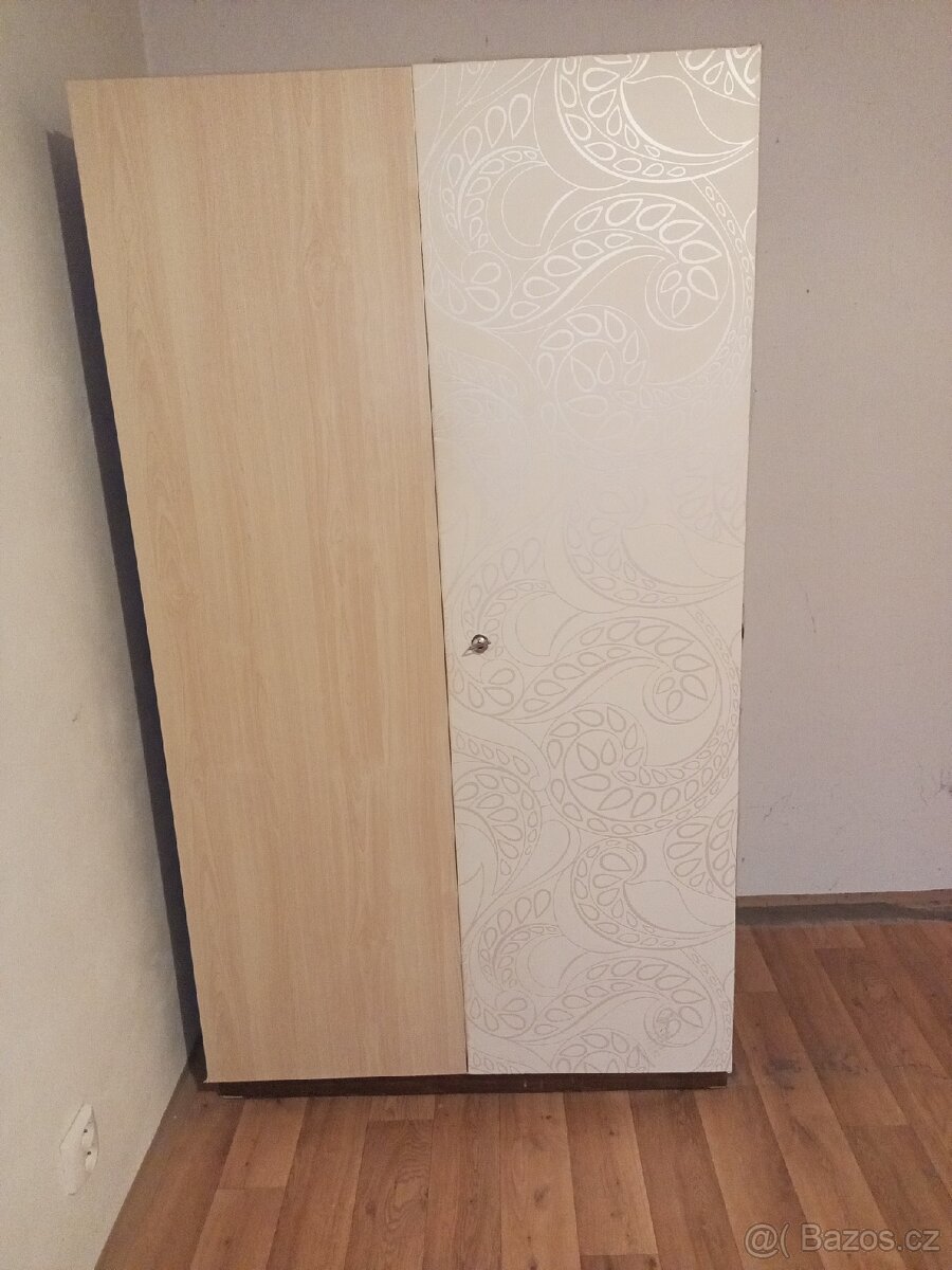 ZDARMA. Daruji skříň