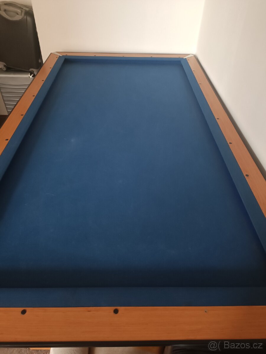 Kulečníkový stůl