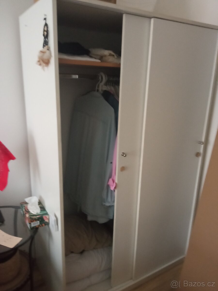 skříň bílá