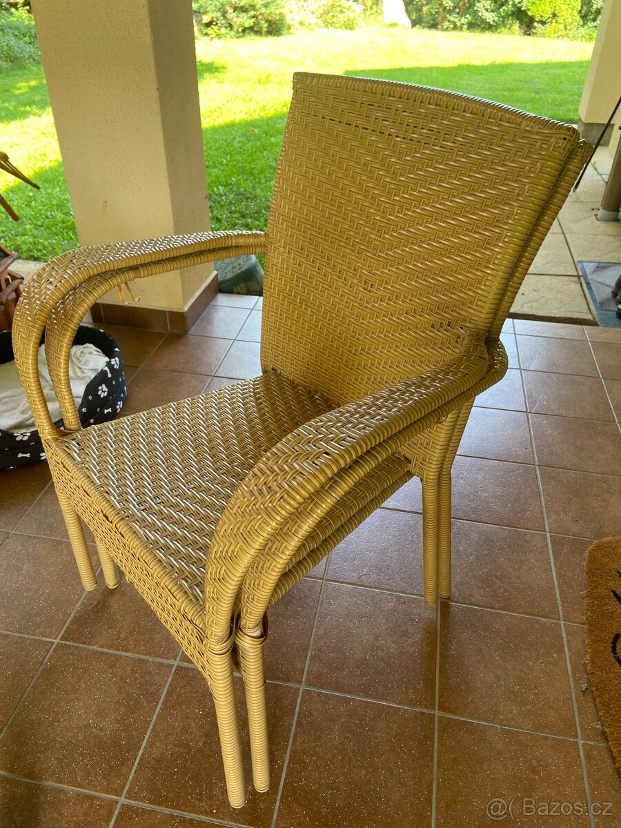 stohovatelné židle zahradní