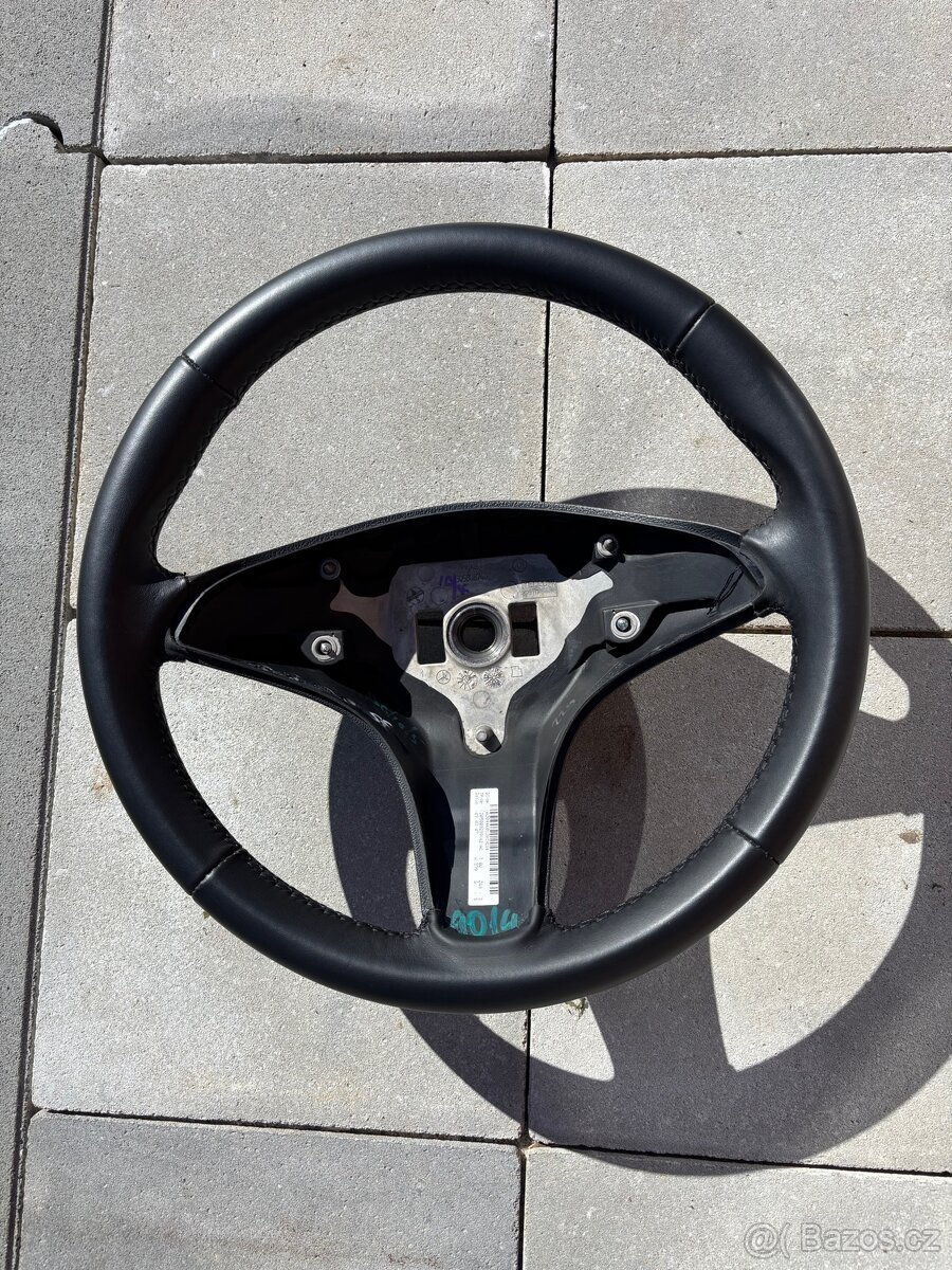Tříramenný volant na Mercedes W204