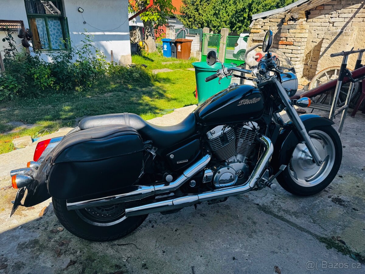 HONDA VT1100 C2 Shadow SABRE model 05