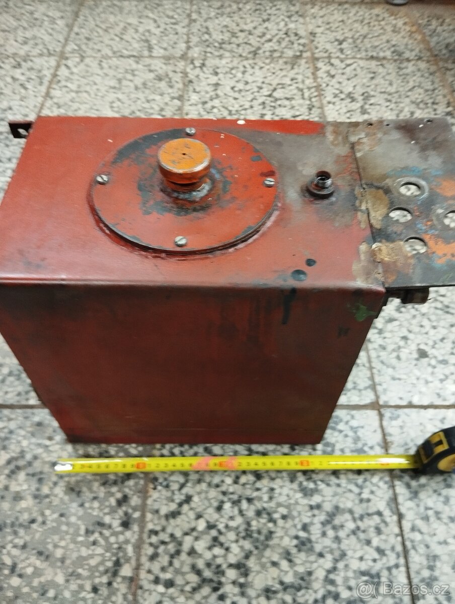 Nádrž na hydraulický olej