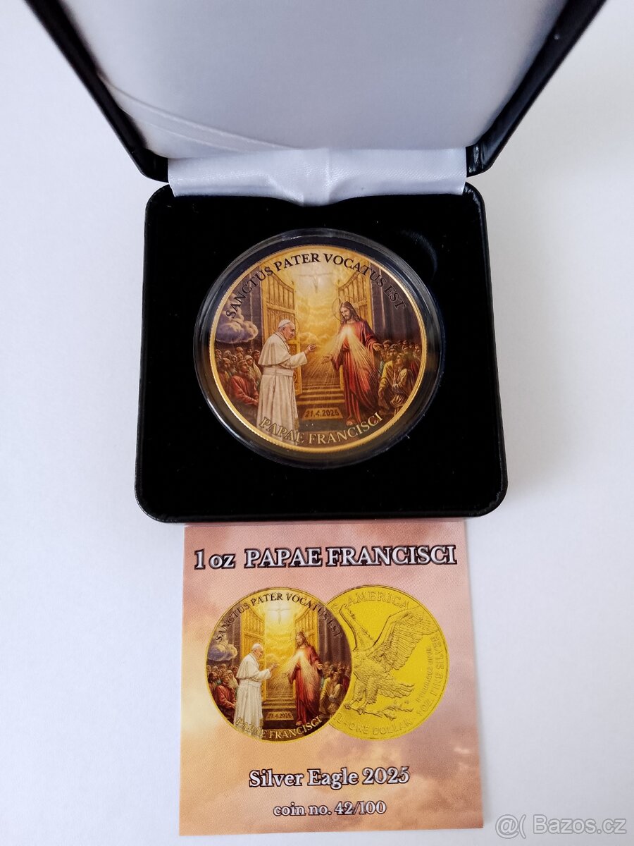 Stříbrná mince papež František zdobena zlatem, kolorovaná