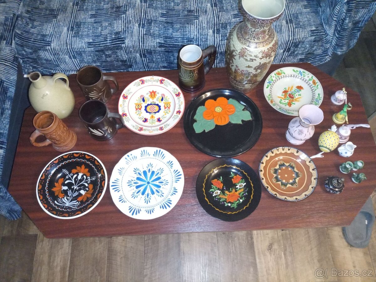 Konvolut RETRO dekorační keramiky,skla a dřeva