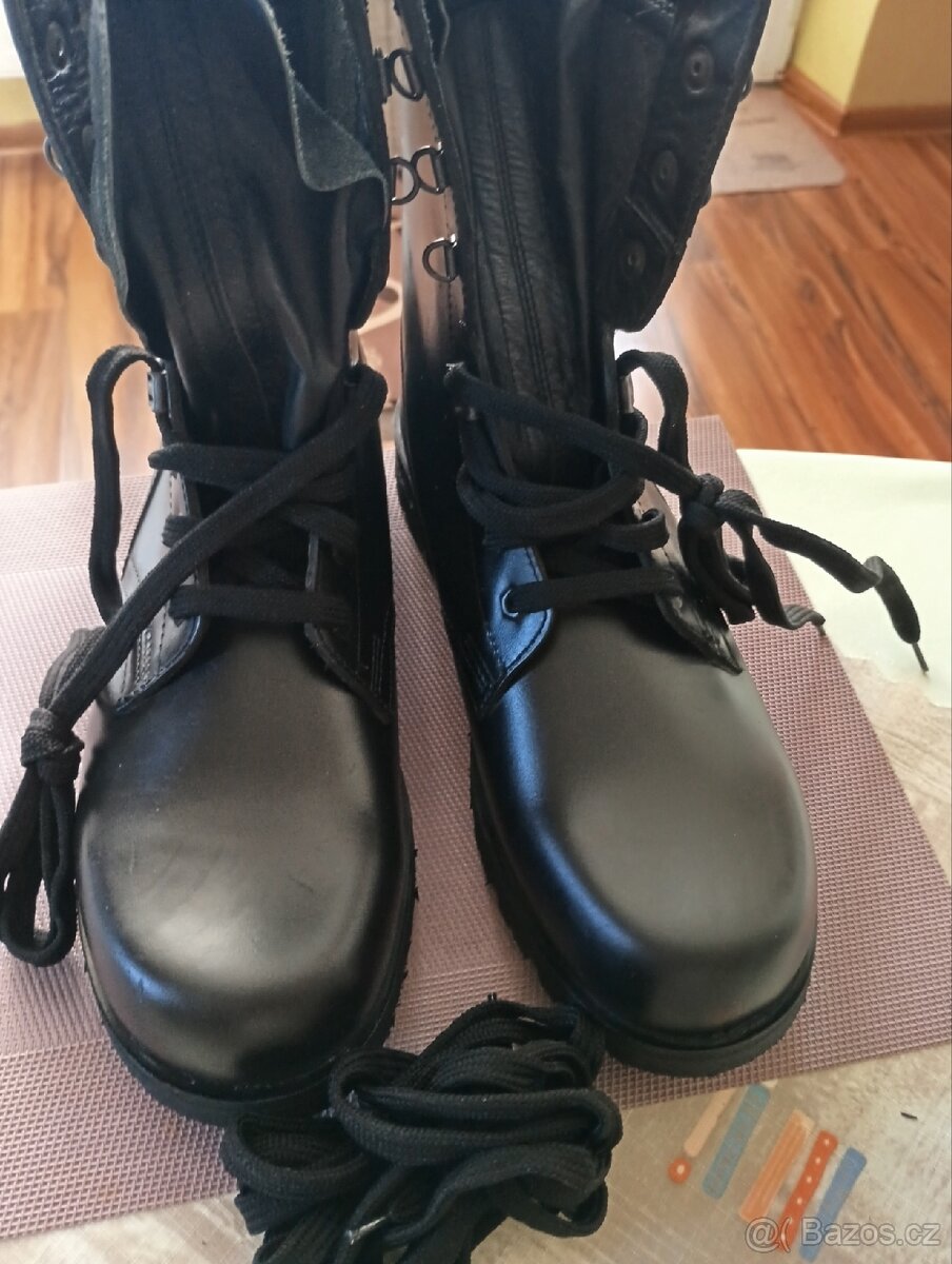 Vojenské boty