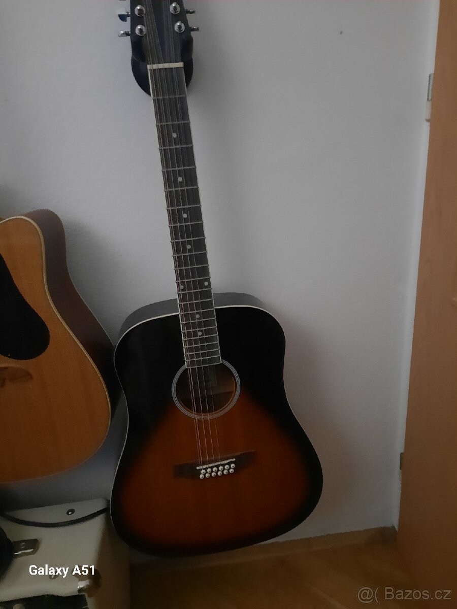 12 strunná zánovní kytara