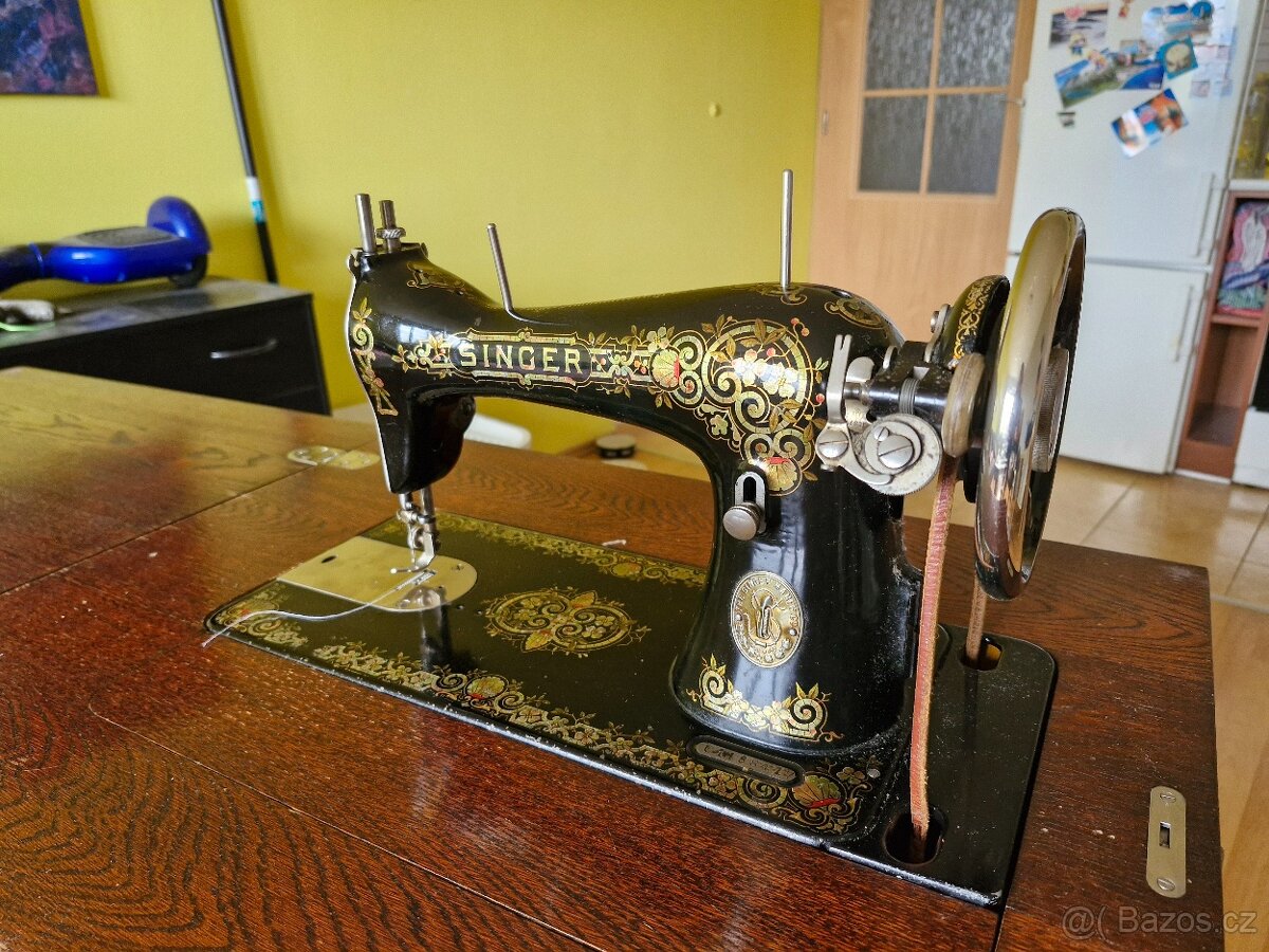 Starý šicí stroj Singer - plně funkční