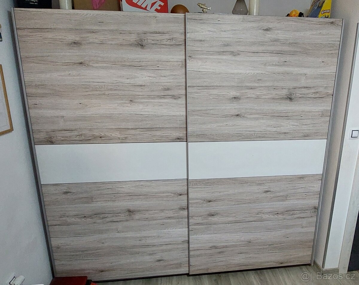 Prodám šatní skříň