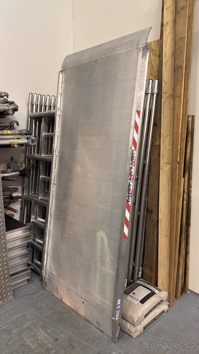 Hliníková nájezdová rampa 2400x1000mm - 1000KG