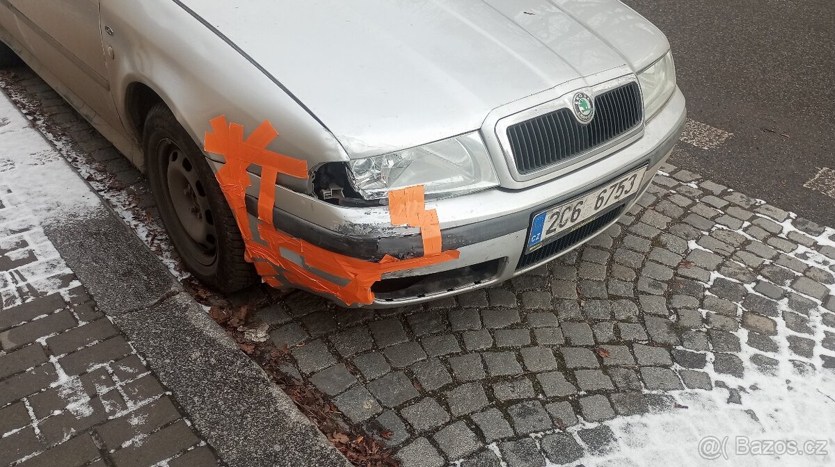 KOUPÍM pravé přední světlo Octavia