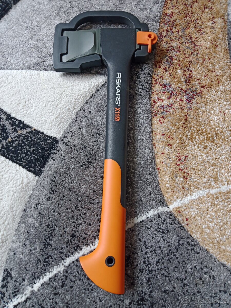Sekera Fiskars x11-s