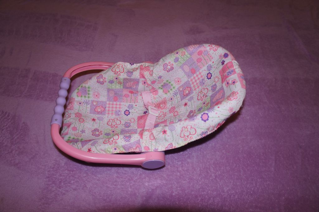 Autosedačka pro panenky