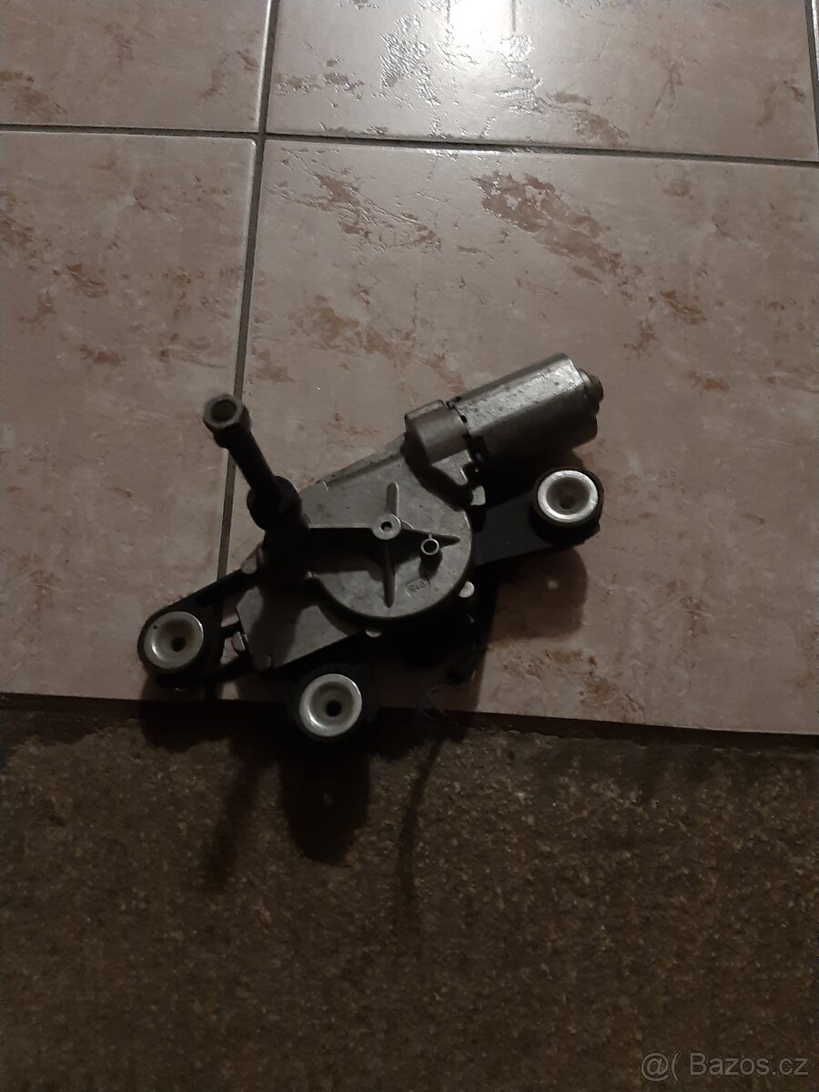 Motorek zadního stěrače ford fiesta mk 6
