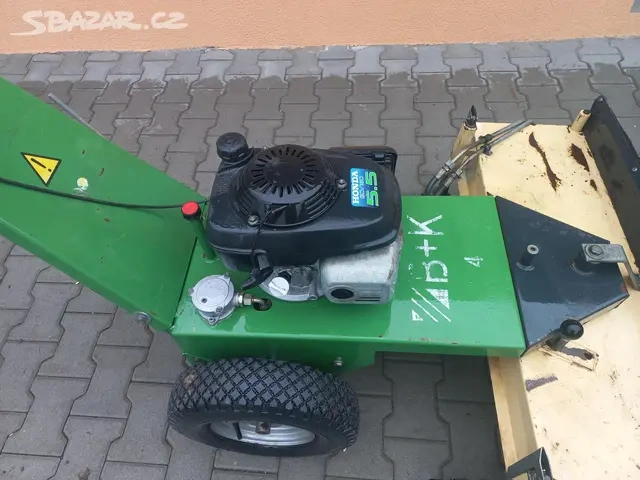 Motorový zametač